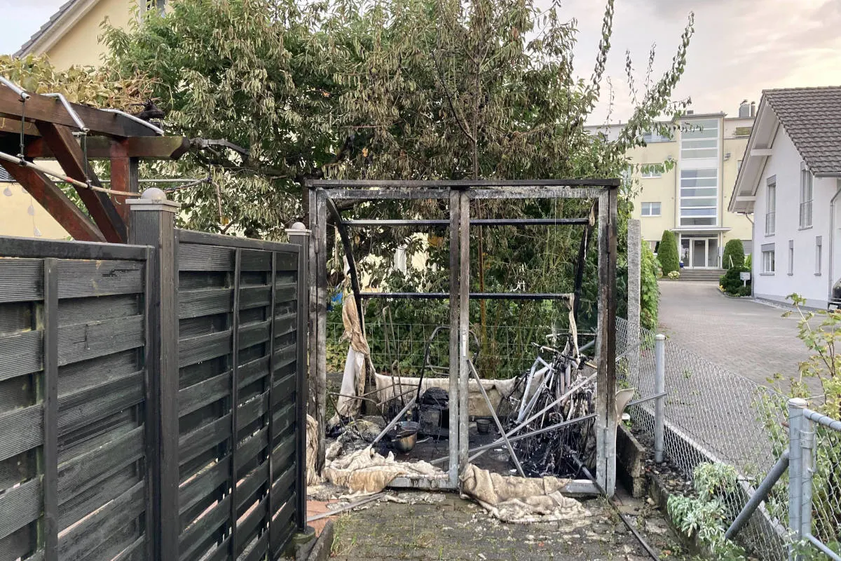 Goldach SG – Velounterstand in Brand