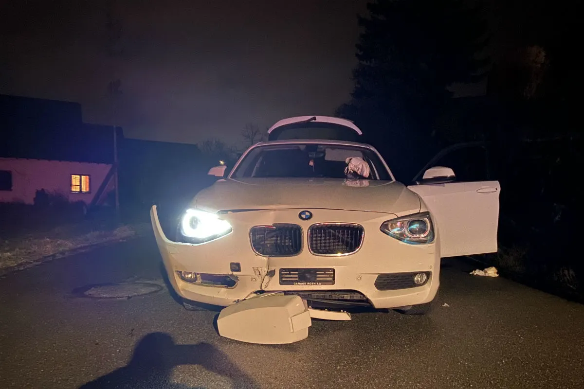 Oberwil-Lieli AG - 20-jähriger BMW-Fahrer baut Selbstunfall - Fahrzeug sichergestellt