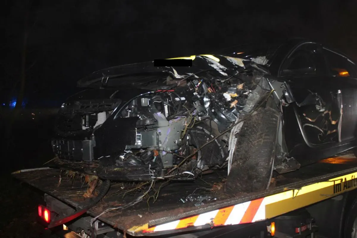 A6/Enkenbach-Alsenborn - Auto kracht gegen Baum