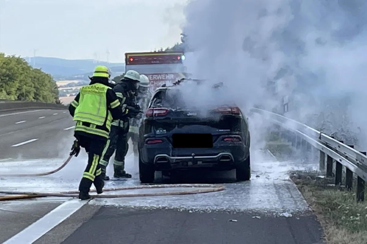 A7 Bad Hersfeld HE – Brand von Pkw mit Wohnwagen