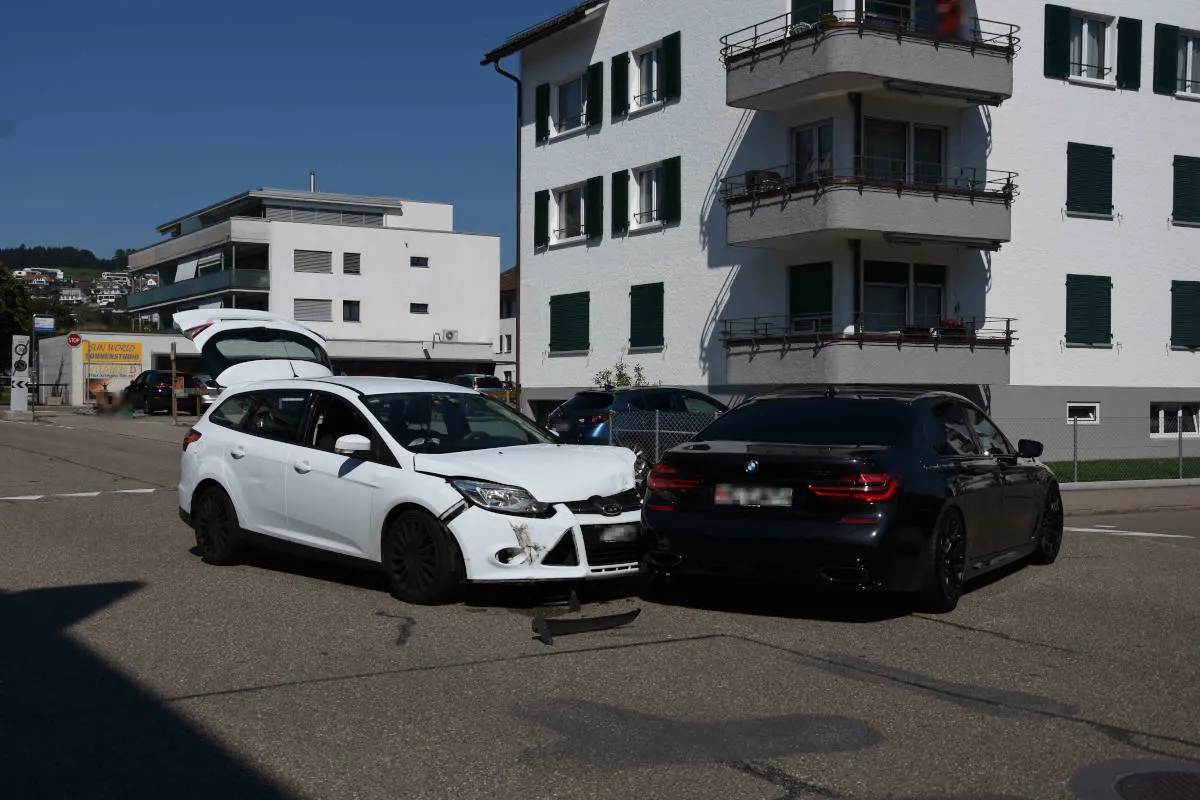 Wil SG – Unfall zwischen zwei Autos fordert 3 Verletzte