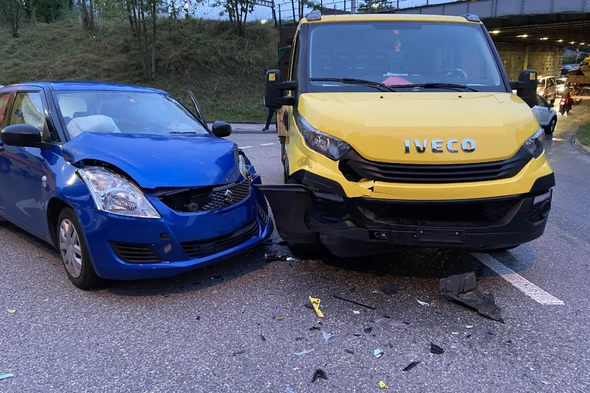 Unfall in Laufen BL - Autolenker übersieht Lieferwagen