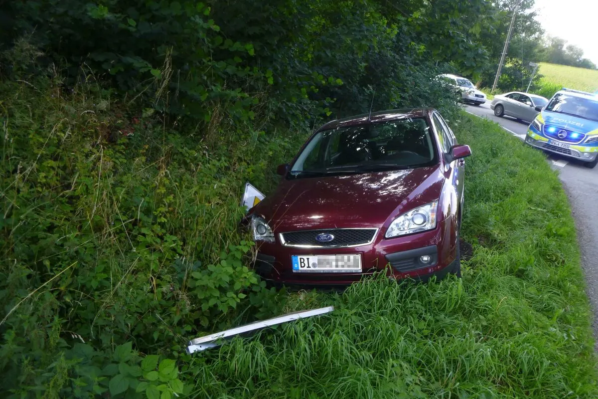 Bielefeld NW - Zeugen nach einem Unfall gesucht 