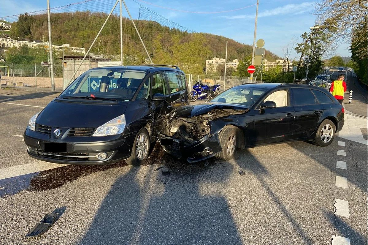 Zusammenstoss in Liestal BL - Kollision zwischen zwei Personenwagen