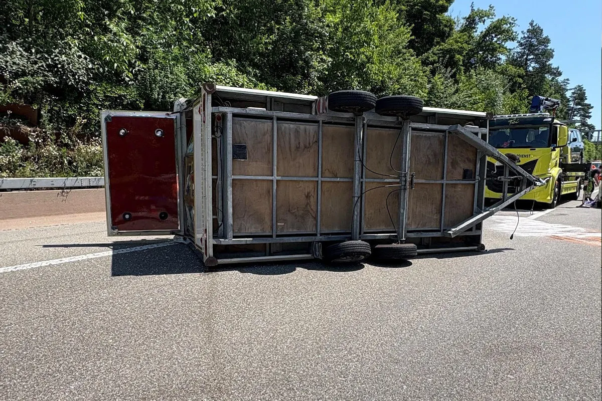 A1 Seuzach ZH – Umgekippter Anhänger führt zu Auffahrunfall auf Autobahn