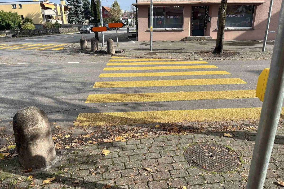 Widnau SG – Beim Abbiegen Fussgängerin auf Fussgängerstreifen mit Lieferwagen erfasst
