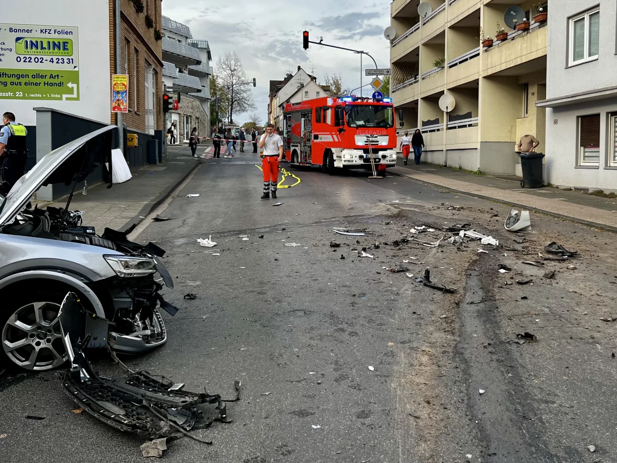 Bergisch Gladbach – Ein Todesopfer und vier Verletzte bei Verkehrsunfall