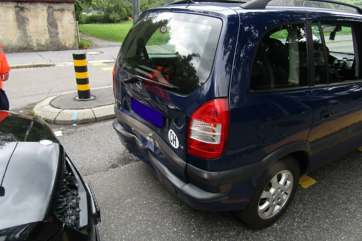 Netstal GL - Auffahrkollision mit zwei Autos