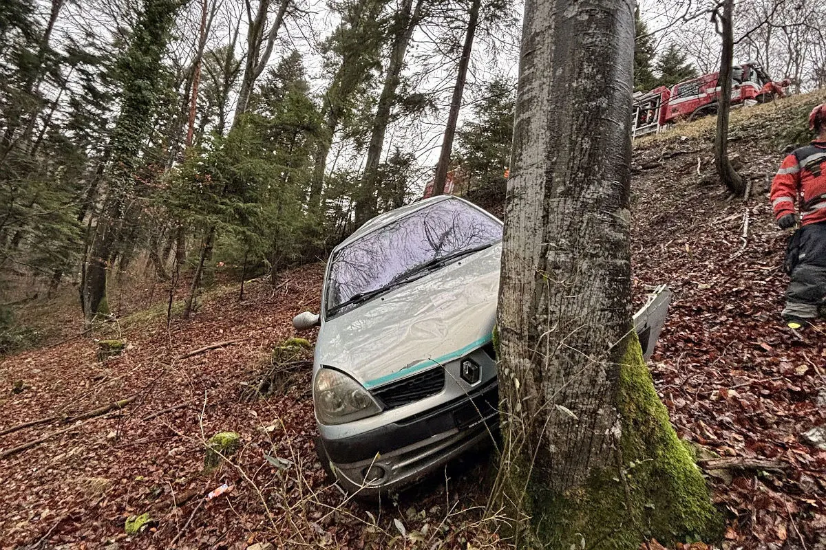 Röschenz BL – Frau mit Auto Abhang hinuntergestürzt