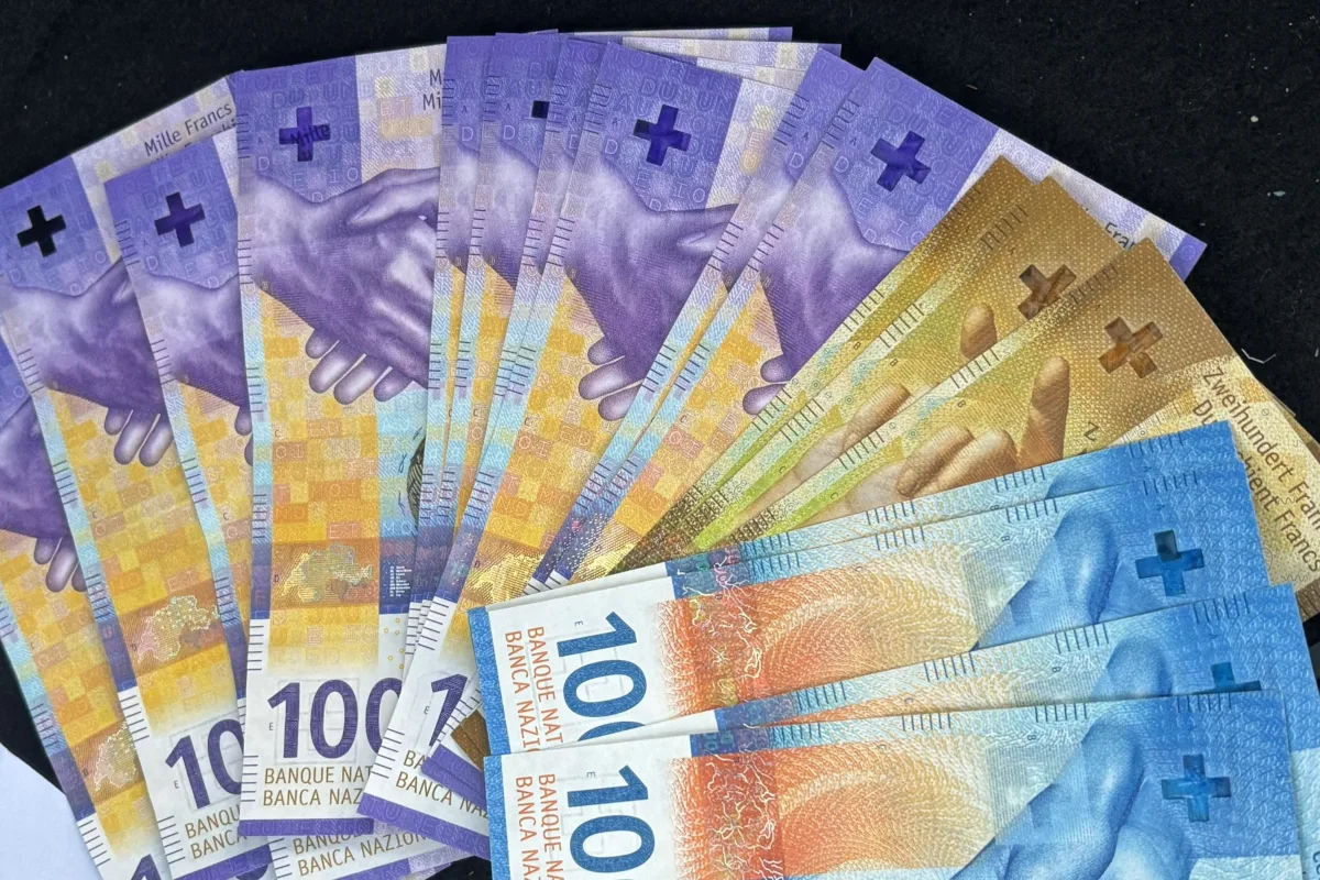 Dübendorf ZH – Zwei Trickdiebe nach Diebstahl von Bargeld verhaftet