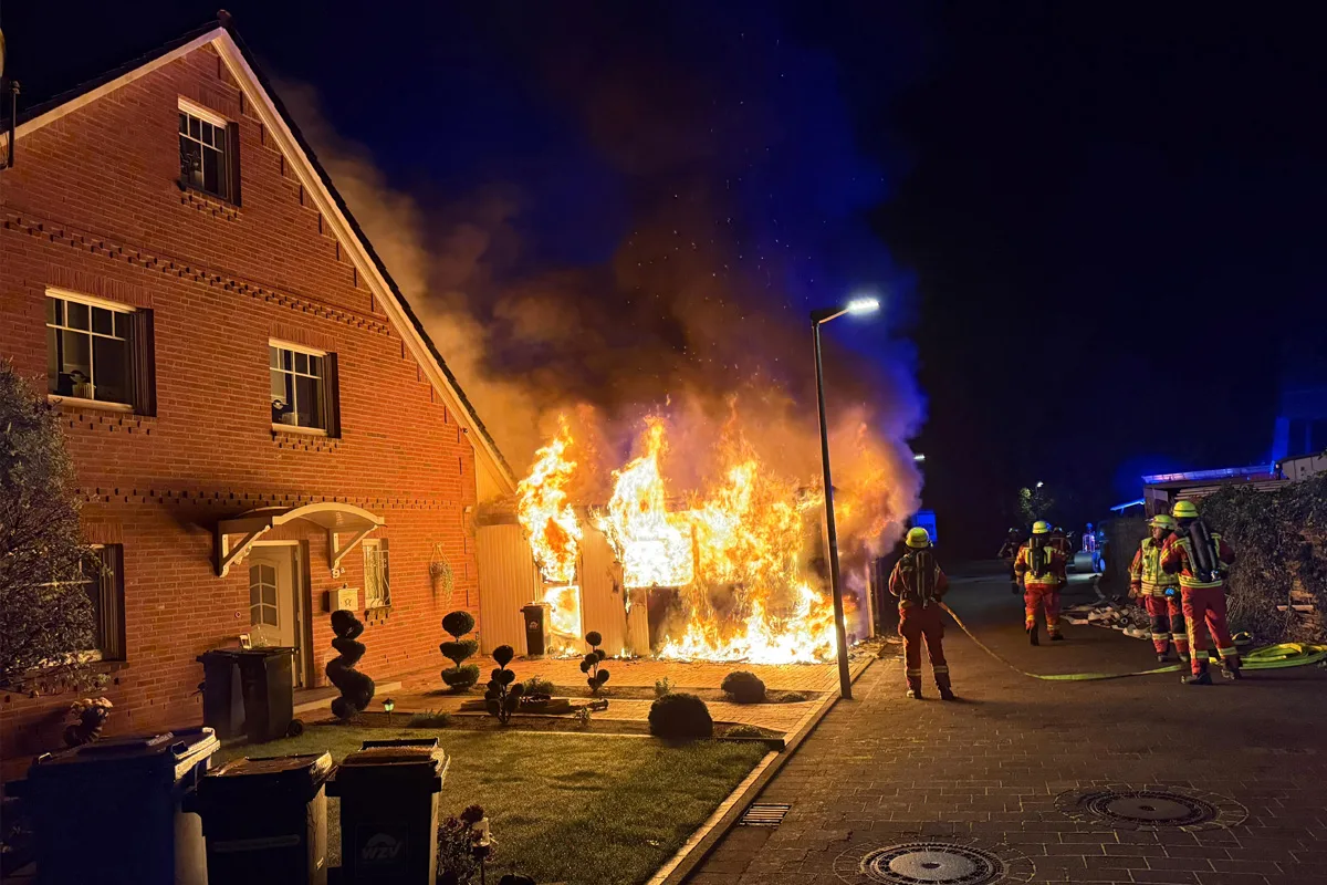 Kaltenkirchen SH – Brand von Garage greift auf Doppelhaus über