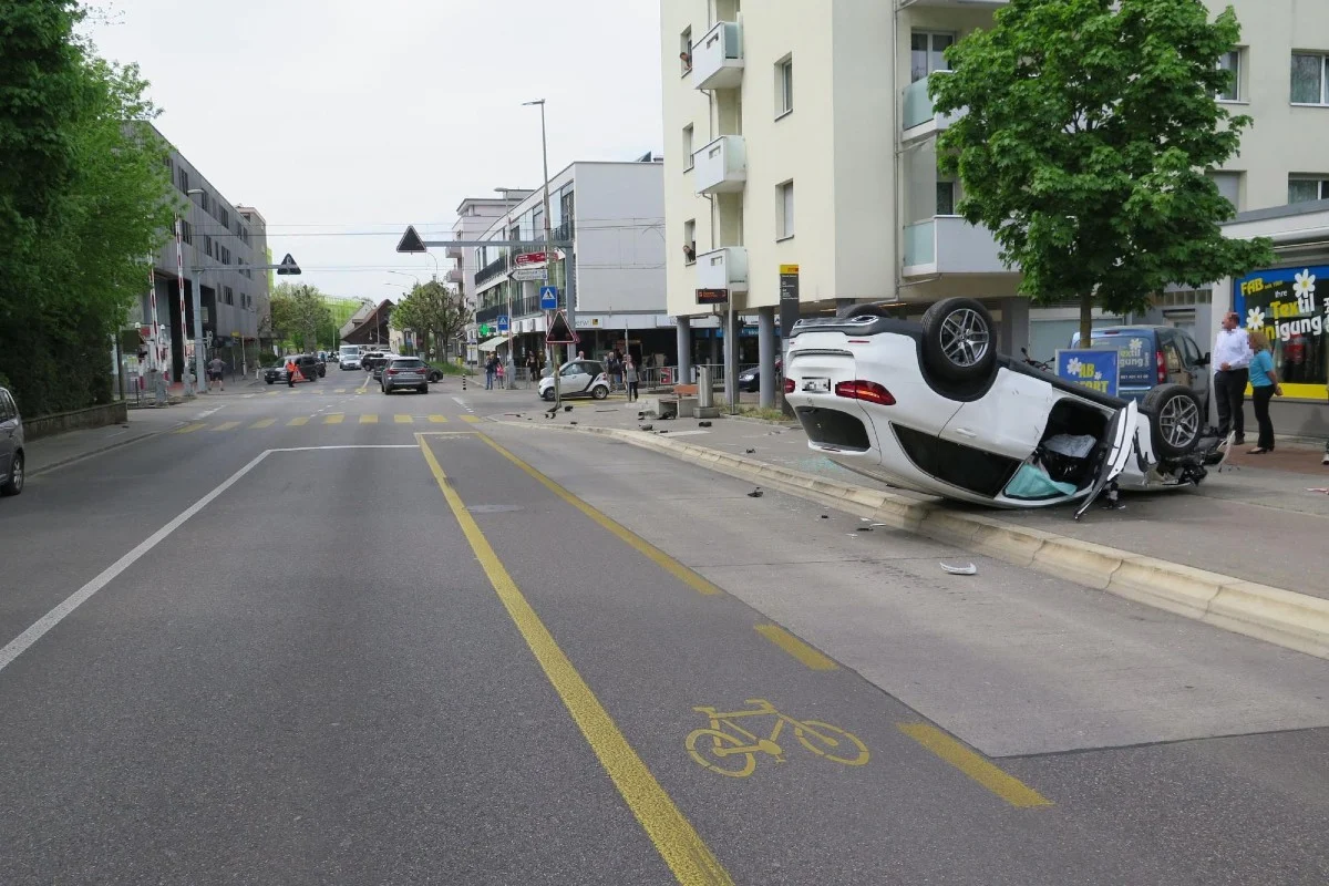 Therwil BL - Fahrzeuglenkerin verletzt sich schwer!
