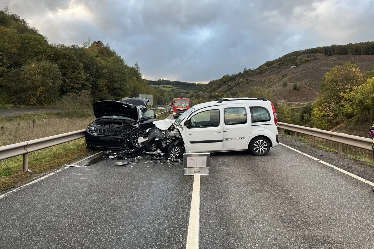 Niederwörresbach RP - L160 nach schwerem Unfall für mehrere Stunden nicht befahrbar