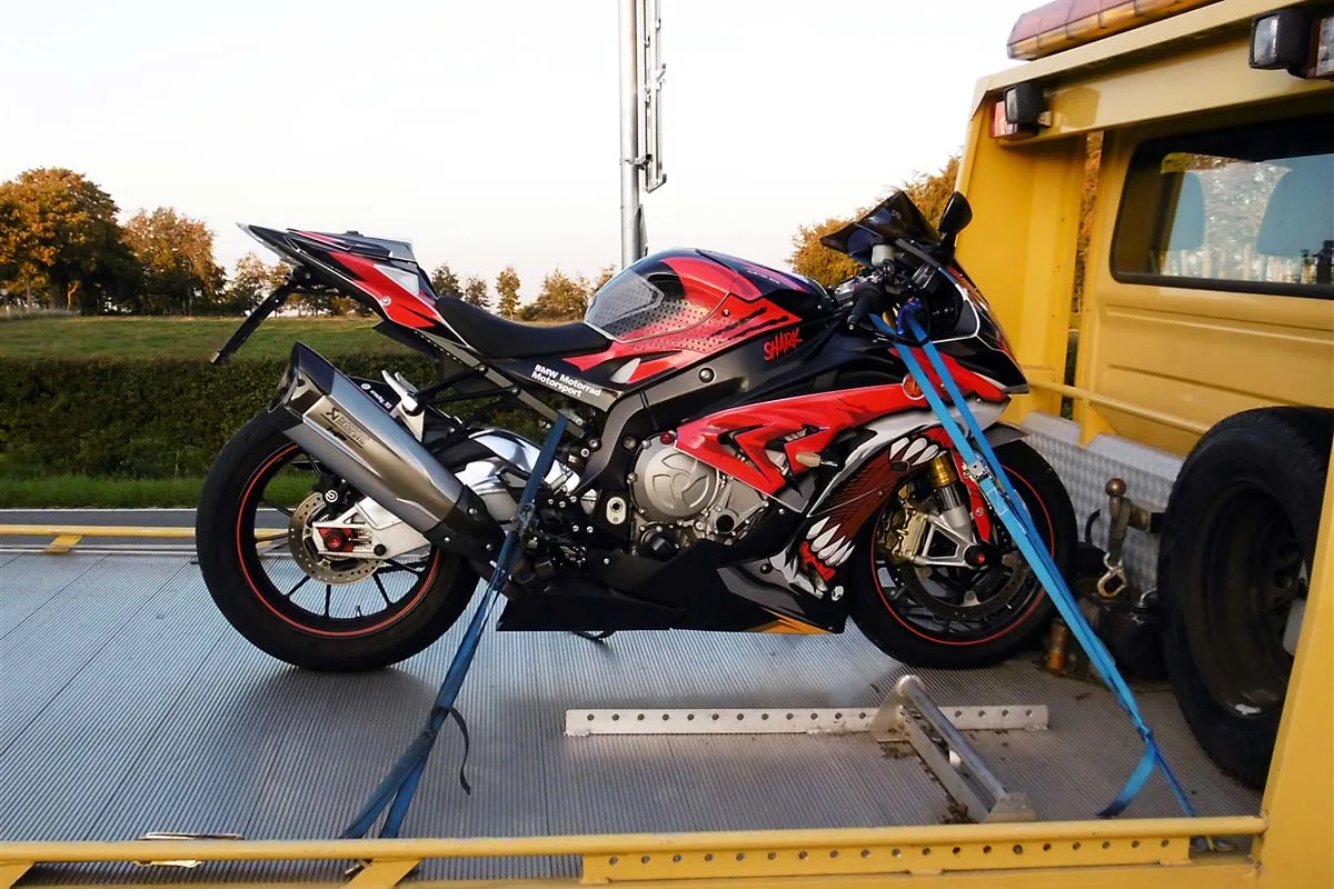 Eifelregion - Polizei beschlagnahmt zwei Motorräder nach illegalem Motorradrennen