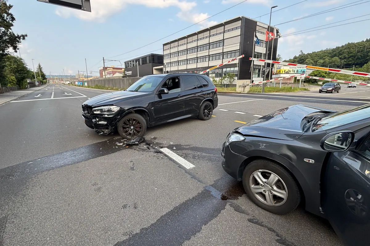 Unfall in Brugg AG – Kollision weil Lenkerin Rotlicht missachtete