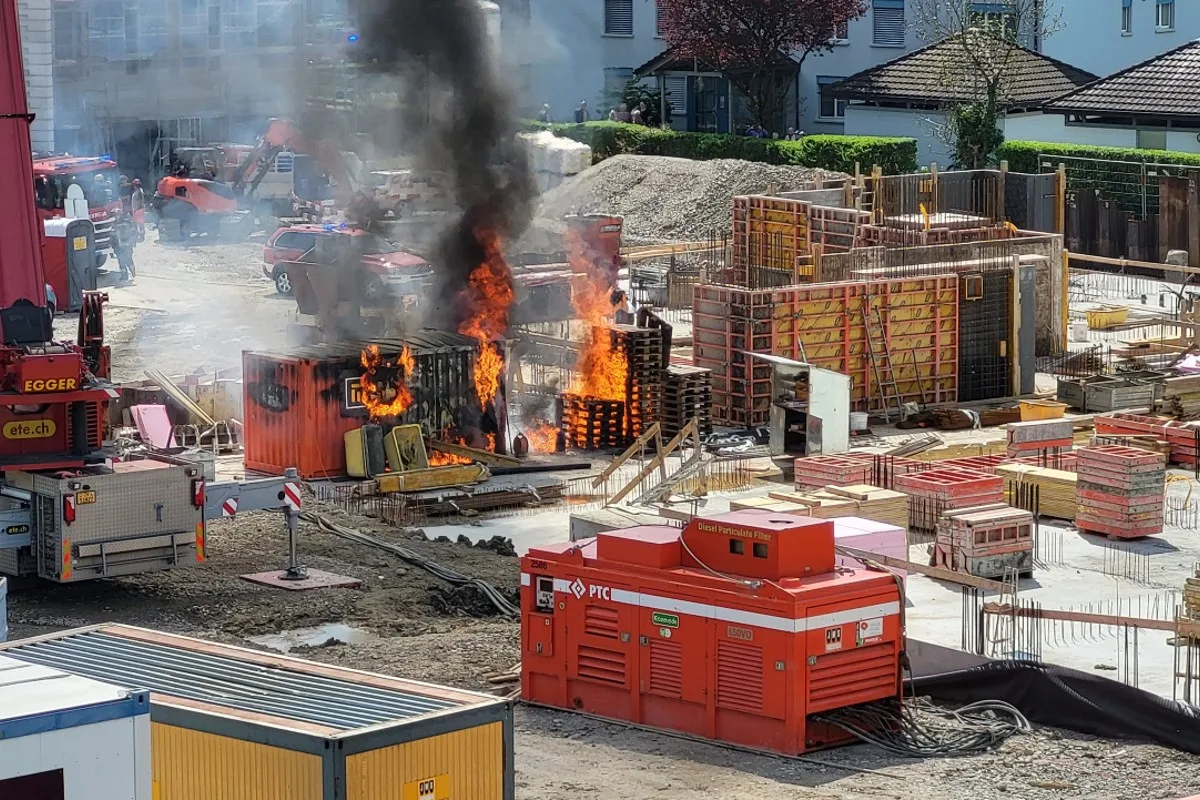 Rapperswil-Jona SG - Brand von Baustellen-Container