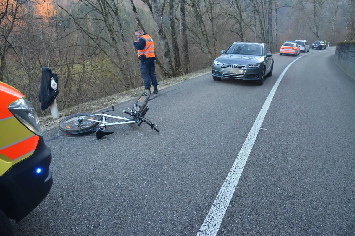 Nuglar-St. Pantaleon SO - Fahrradlenker bei Sturz verletzt - Zeugenaufruf 