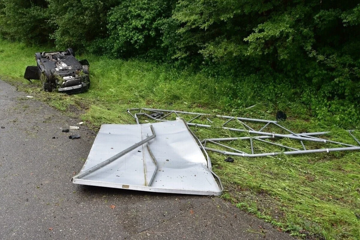 Wien/A1 – Auto bei Unfall mehrfach überschlagen - Vater alkoholisiert am Steuer