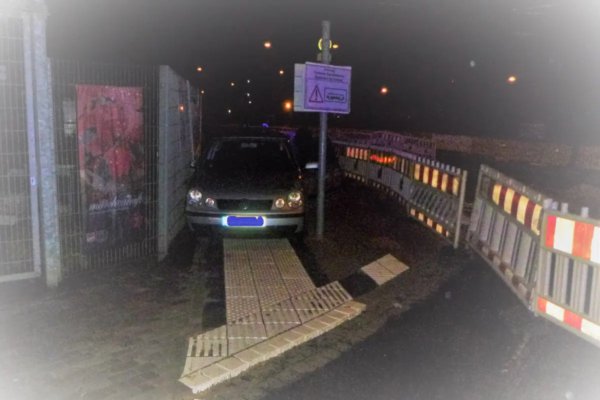 Bielefeld – Flucht vor der Polizei endet in Baustelle