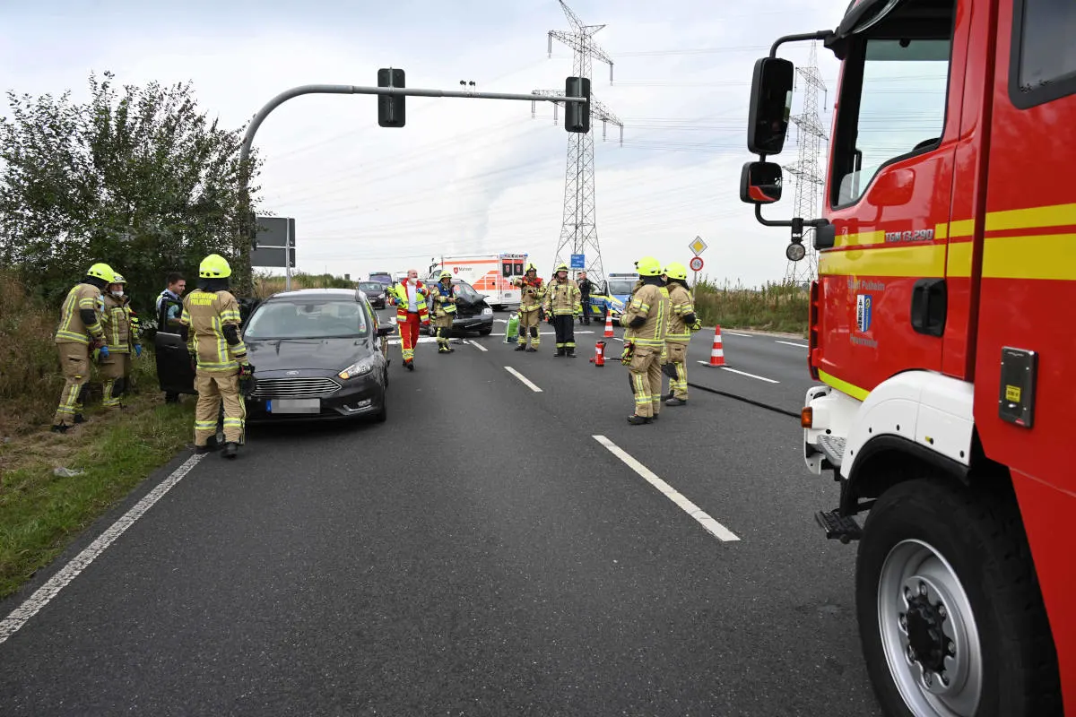 Pulheim – Verkehrsunfall mit drei Verletzten auf der B59