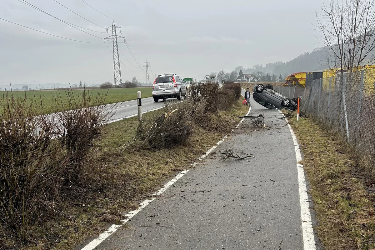 Unfall in Wohlen AG – Vom Autoradio abgelenkt