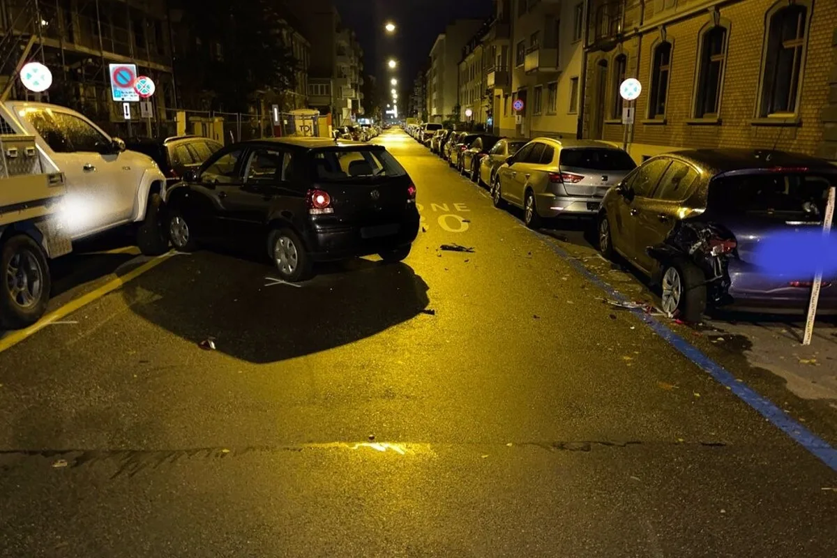 Basel - Junglenkerin auf Probe verursacht Verkehrsunfall im Gundeli - Strasse gesperrt