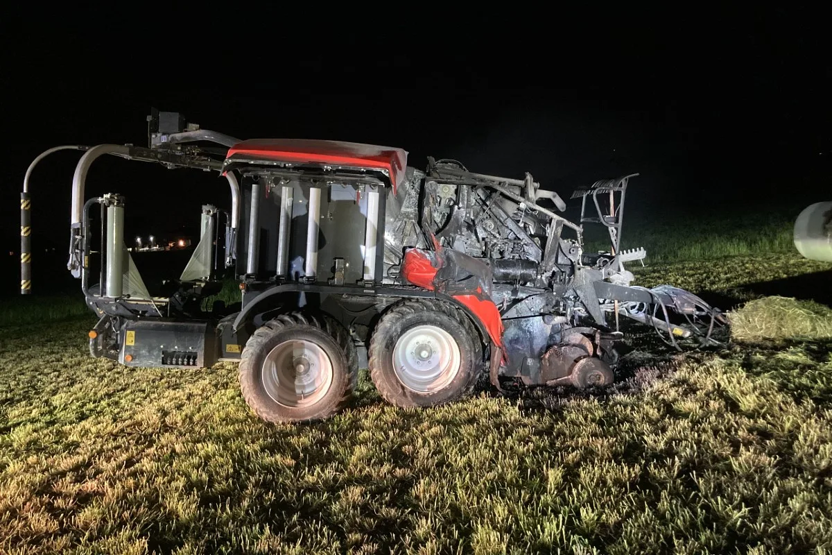 Brand einer Siloballenpresse in Bilten im Kanton Glarus