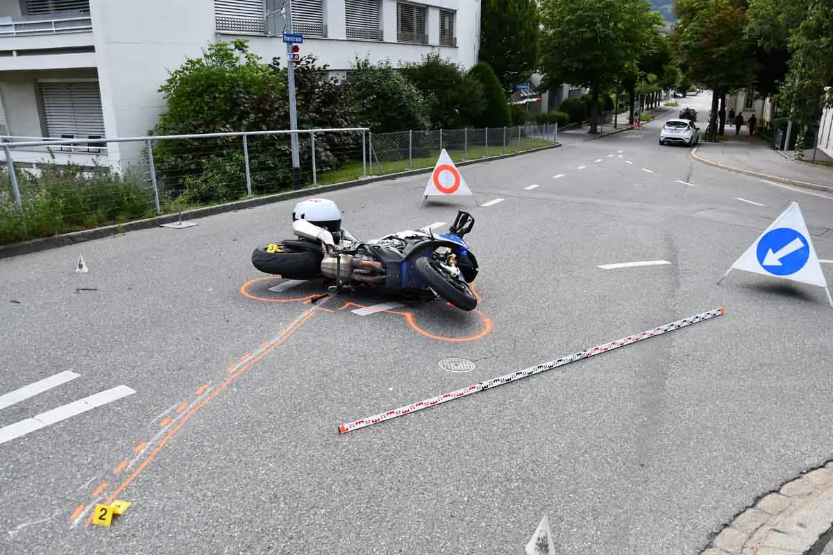 Chur GR - Mit Auto auf Motorrad aufgefahren