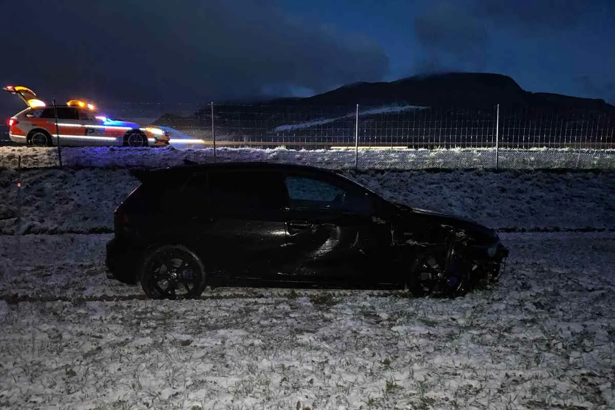 Kanton Solothurn - Drei Verkehrsunfälle auf schneebedeckter Fahrbahn