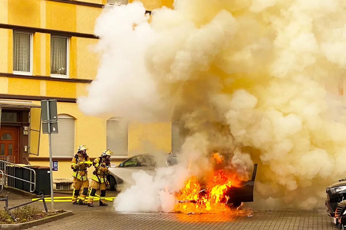 Frankenthal - Peugeot in Vollbrand