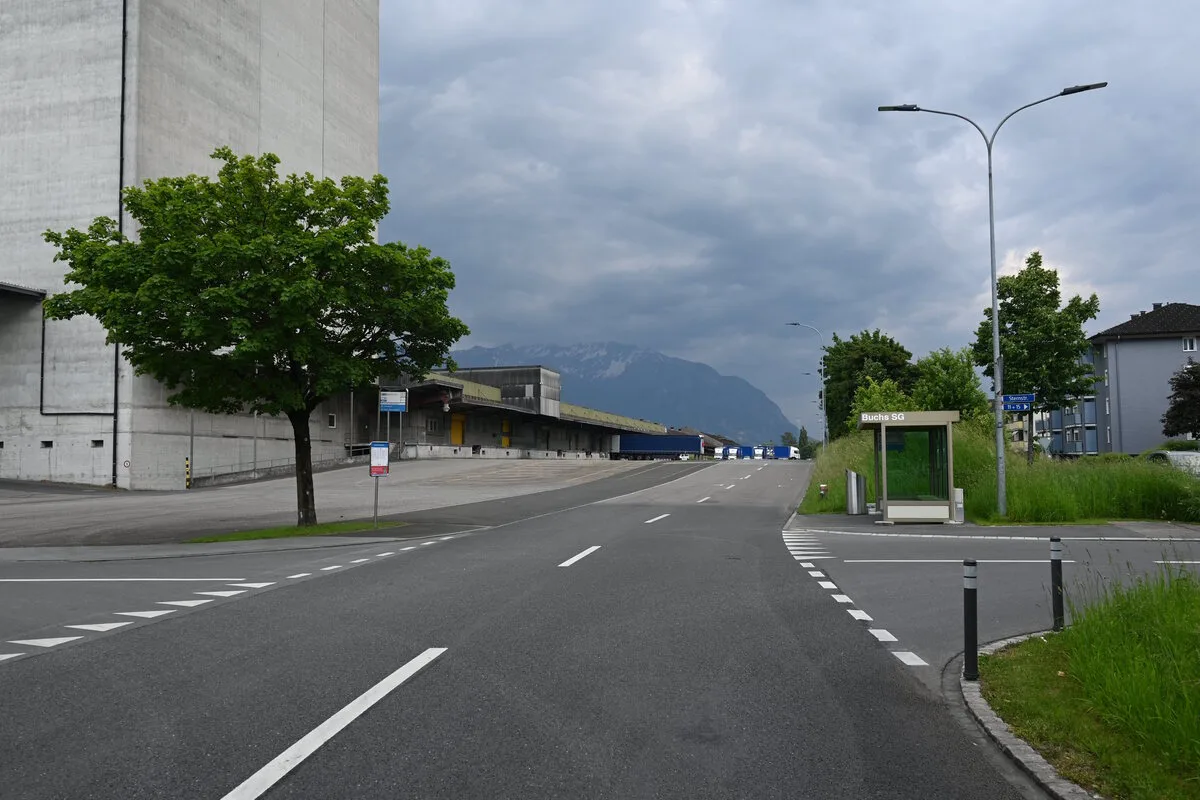 Unfall gestern in Buchs SG - Velofahrer kollidiert mit Auto 