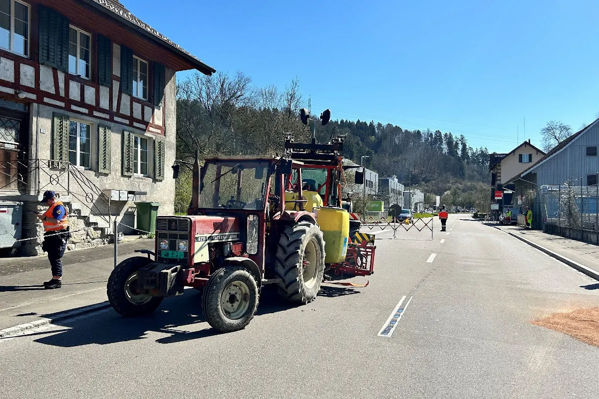 Kemptthal ZH – Strasse wegen ausgelaufenem Pflanzenschutzmittel gesperrt
