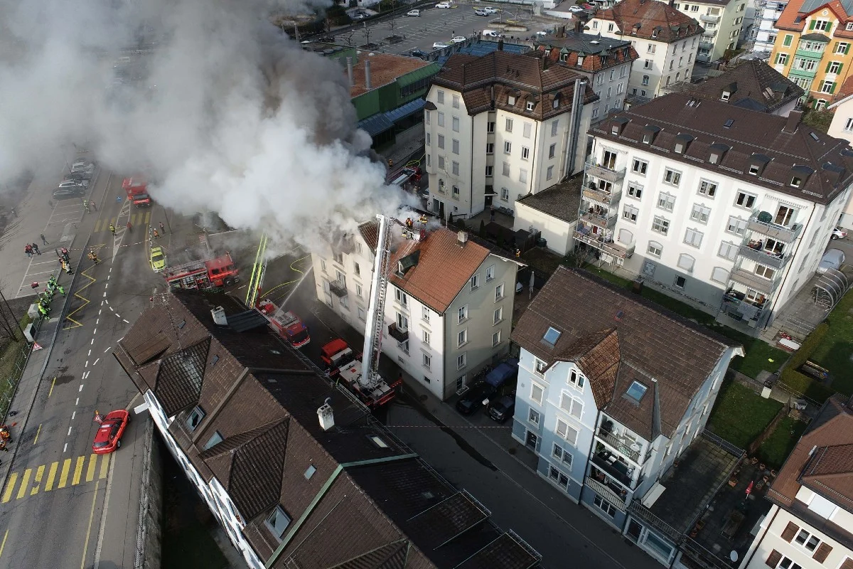 Stadt - St.Gallen - Ein Verletzter nach Brand in Haus!