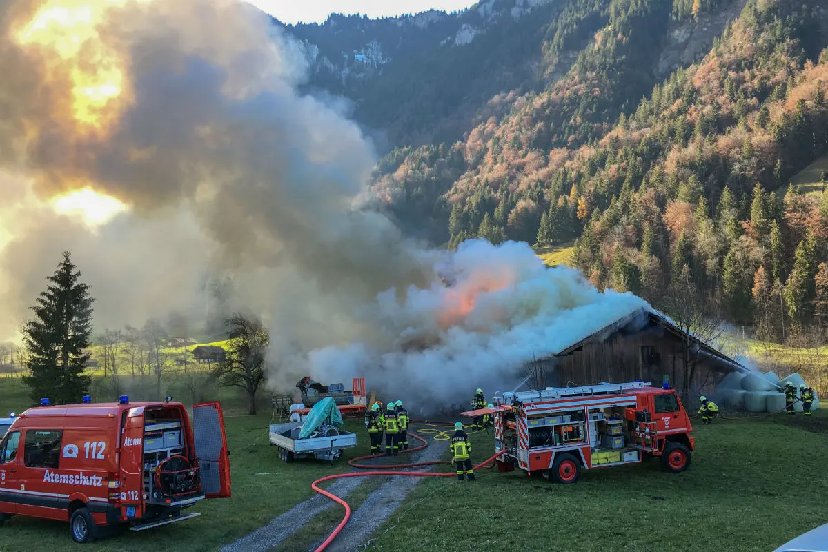 Kandergrund BE - Brand in Bauernhaus