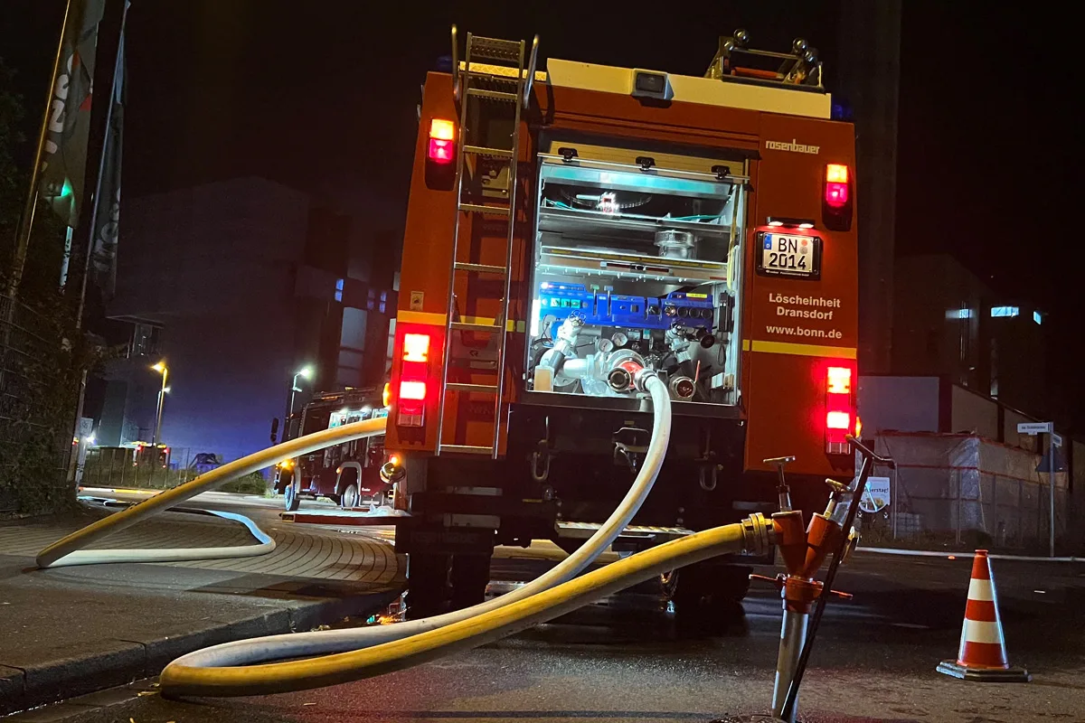 Bonn NW – Brand in Müllbunker löst Großeinsatz der Feuerwehr aus