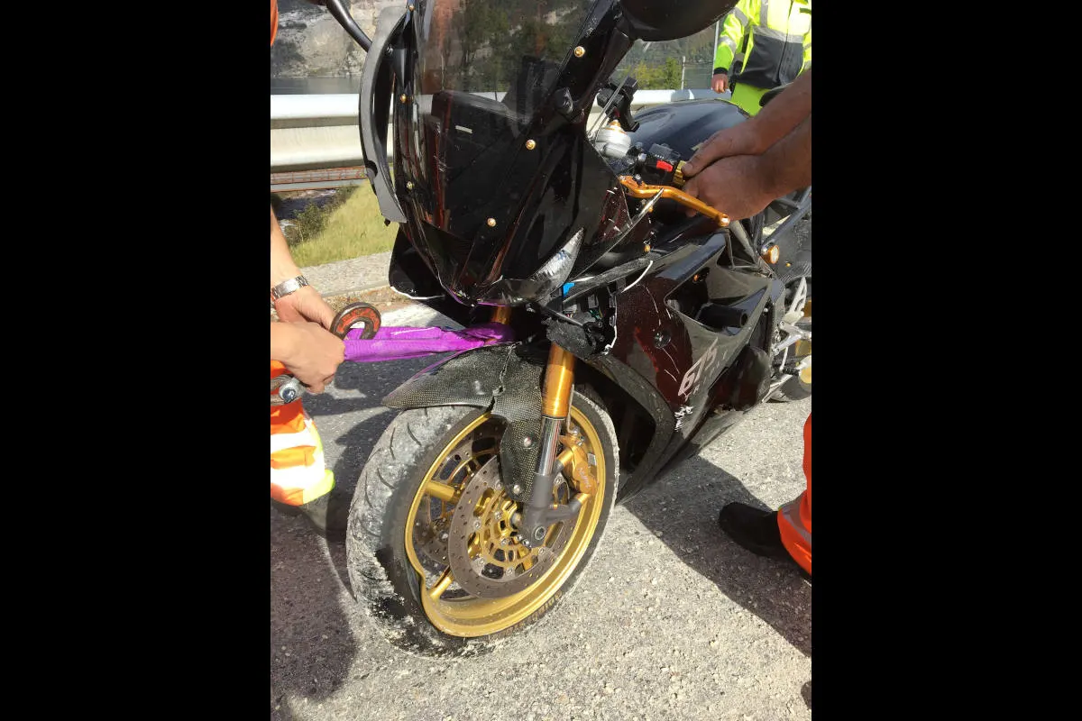 Unfall Mühlehorn GL - Motorradfahrer bei Selbstunfall verletzt