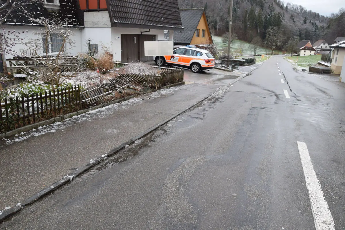 Nunningen SO - Nach Kollision mit Gartenzaun davon gefahren