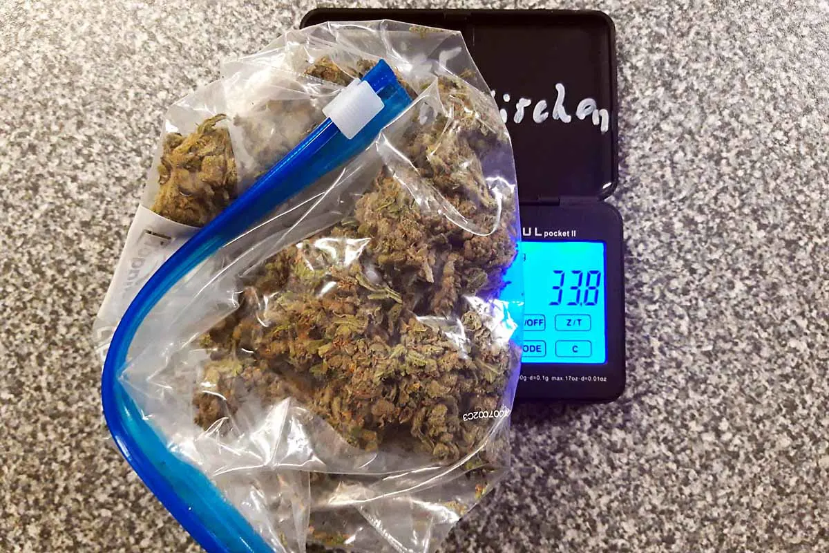 Herten - Fehlender Mund-Nasen-Schutz führt Bundespolizisten zu "größerer" Menge Marihuana