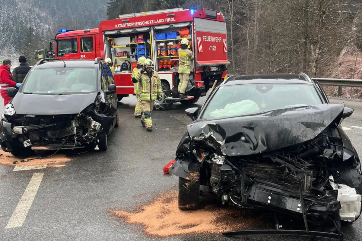 Itter – Zwei Verletzte bei Unfall nach Abbiegemanöver