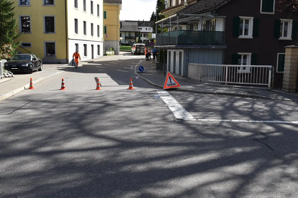 Wald ZH - Rennradfahrer bei Selbstunfall verletzt