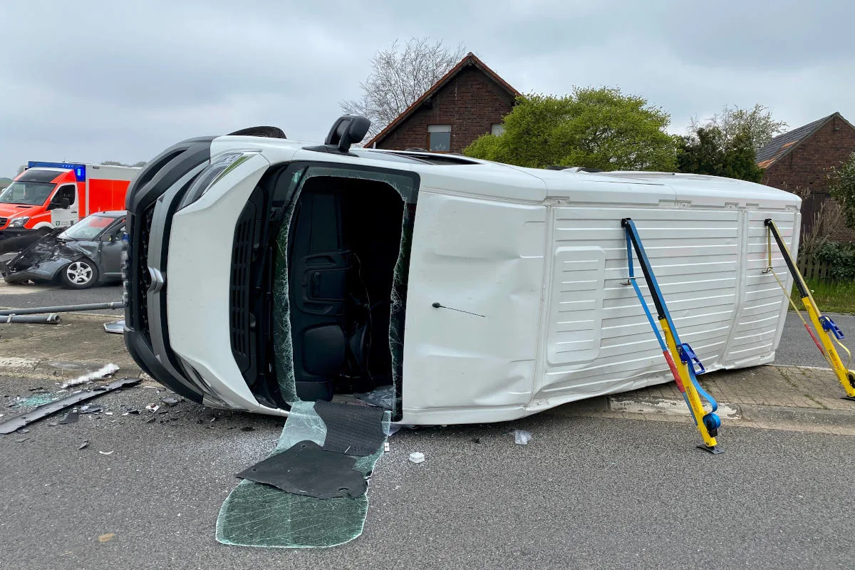 Alpen – Drei Verletzte bei Verkehrsunfall