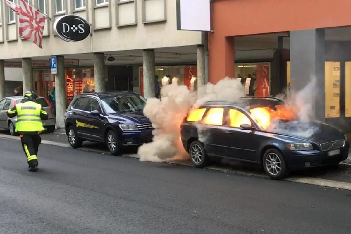Schwyz SZ - Auto in Brand geraten