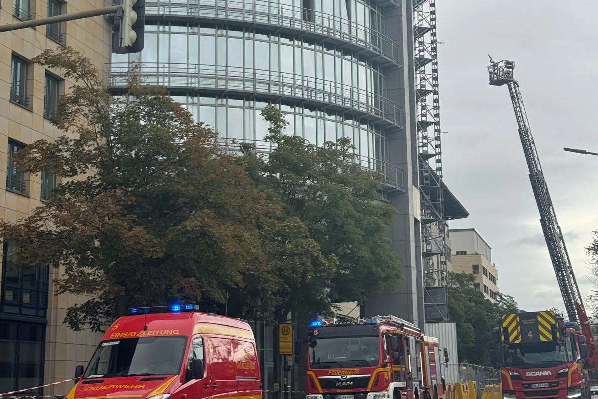 Dresden SN – Brand auf Dach des World-Trade-Centers