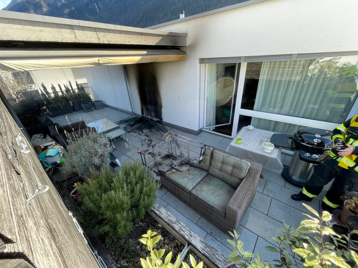 Balkonbrand in Chur GR durch weggeworfene Zigarette