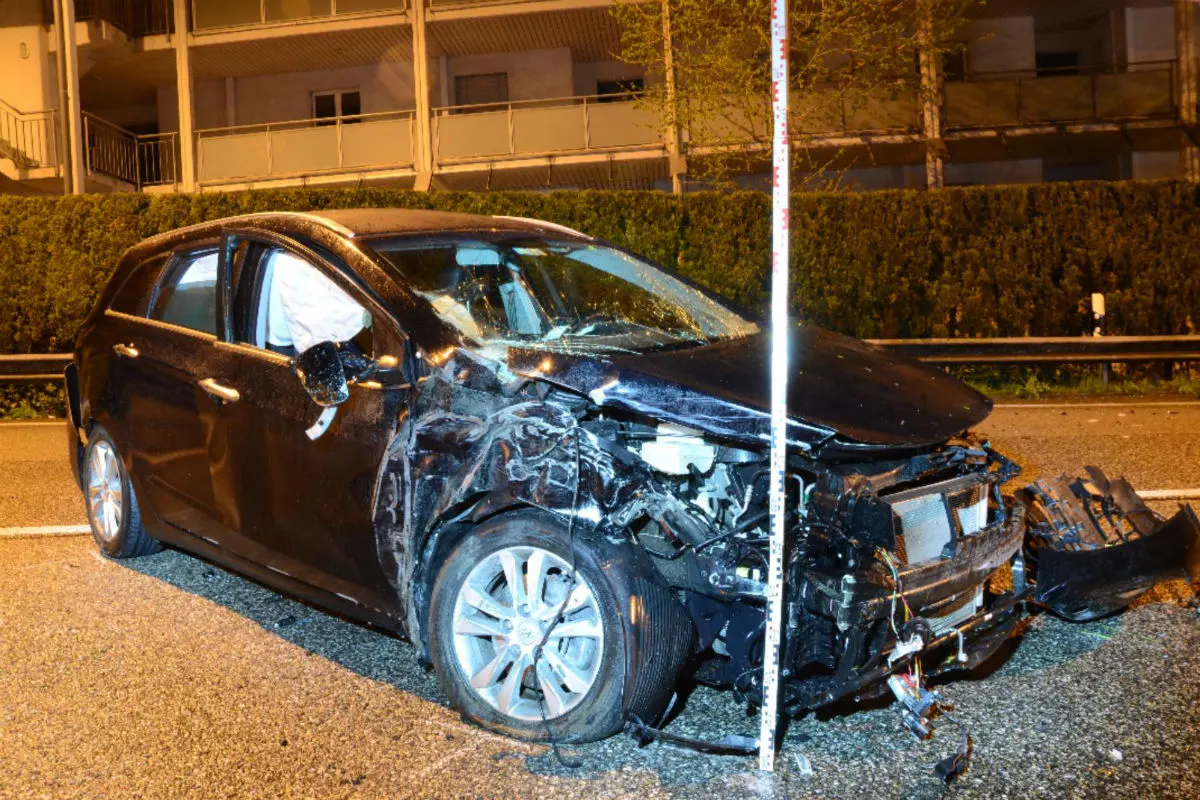 Waldenburg BL - Fahrer verursacht Selbstunfall unter Alkoholeinfluss
