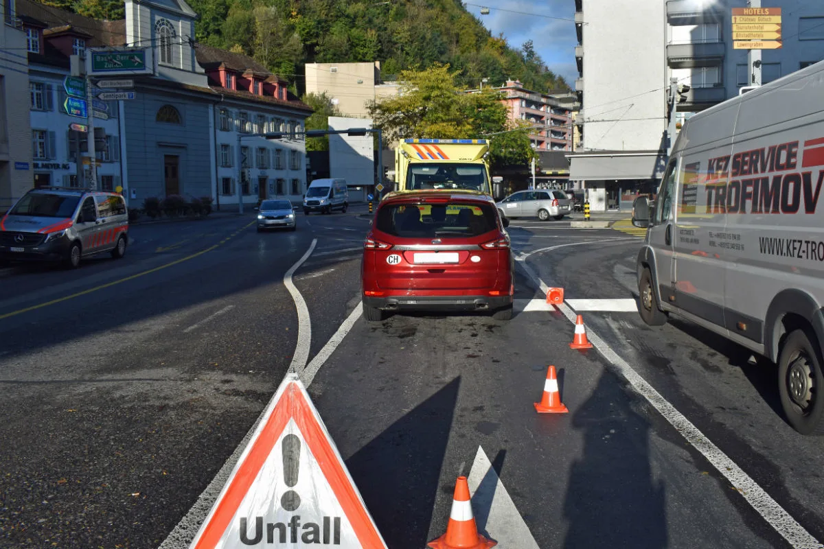 Luzern LU - Velofahrer und Auto miteinander kollidiert - Zeugenaufruf