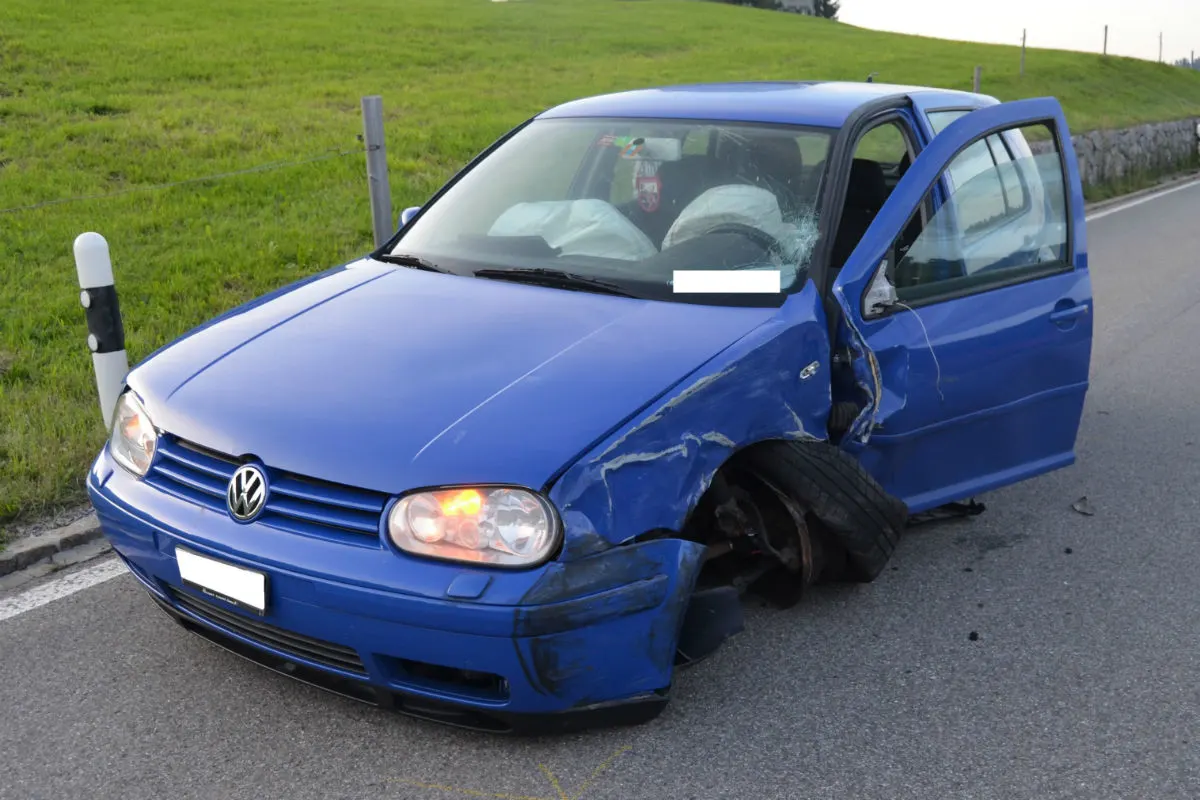 Urnäsch AR - Autofahrerin gerät auf Gegenfahrbahn