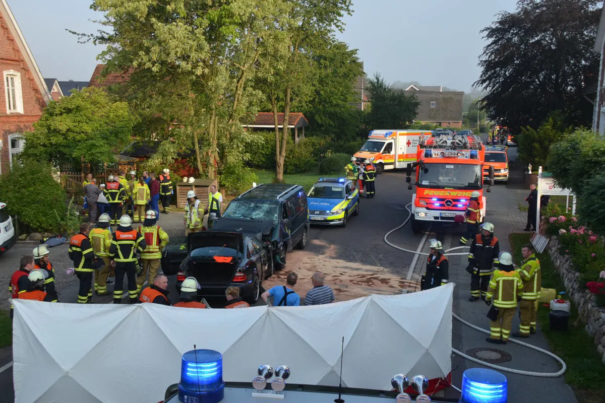 Verkehrsunfall fordert 8 schwer verletzte Personen