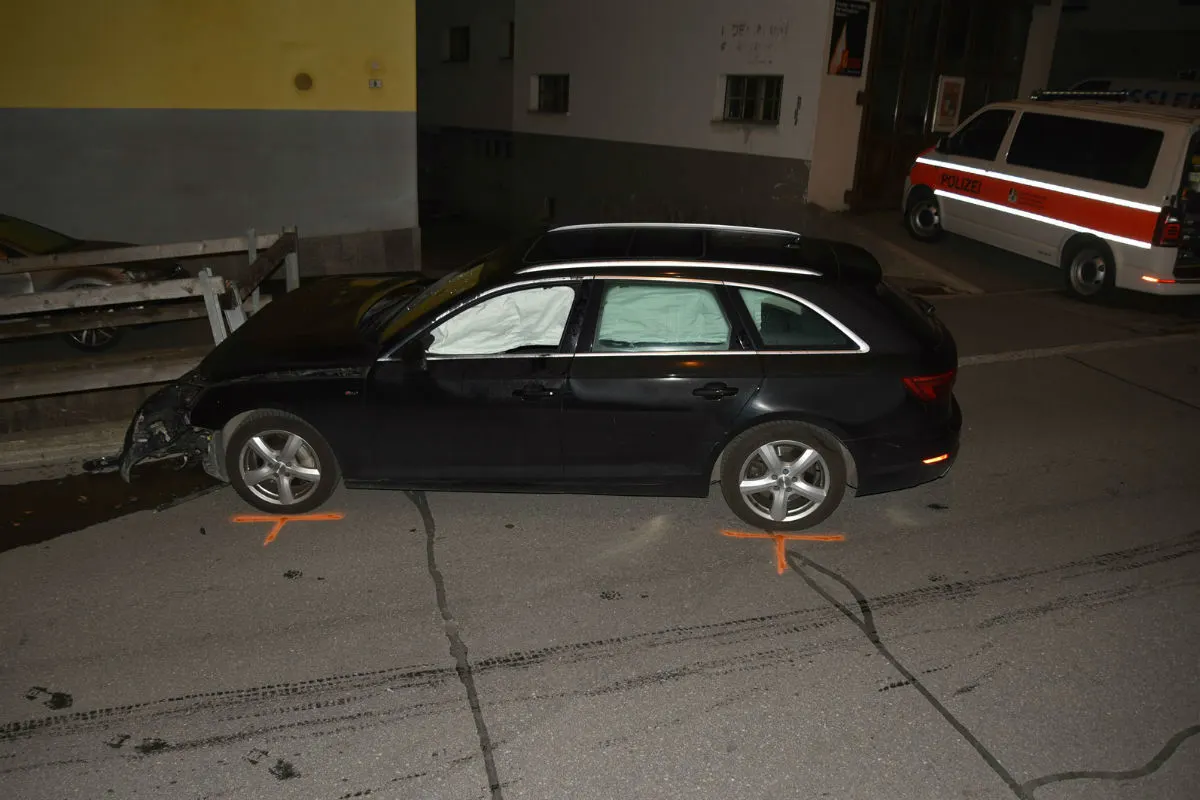 Unfall Davos GR -  50-Jähriger baut in fahrunfähigem Zustand Totalschaden