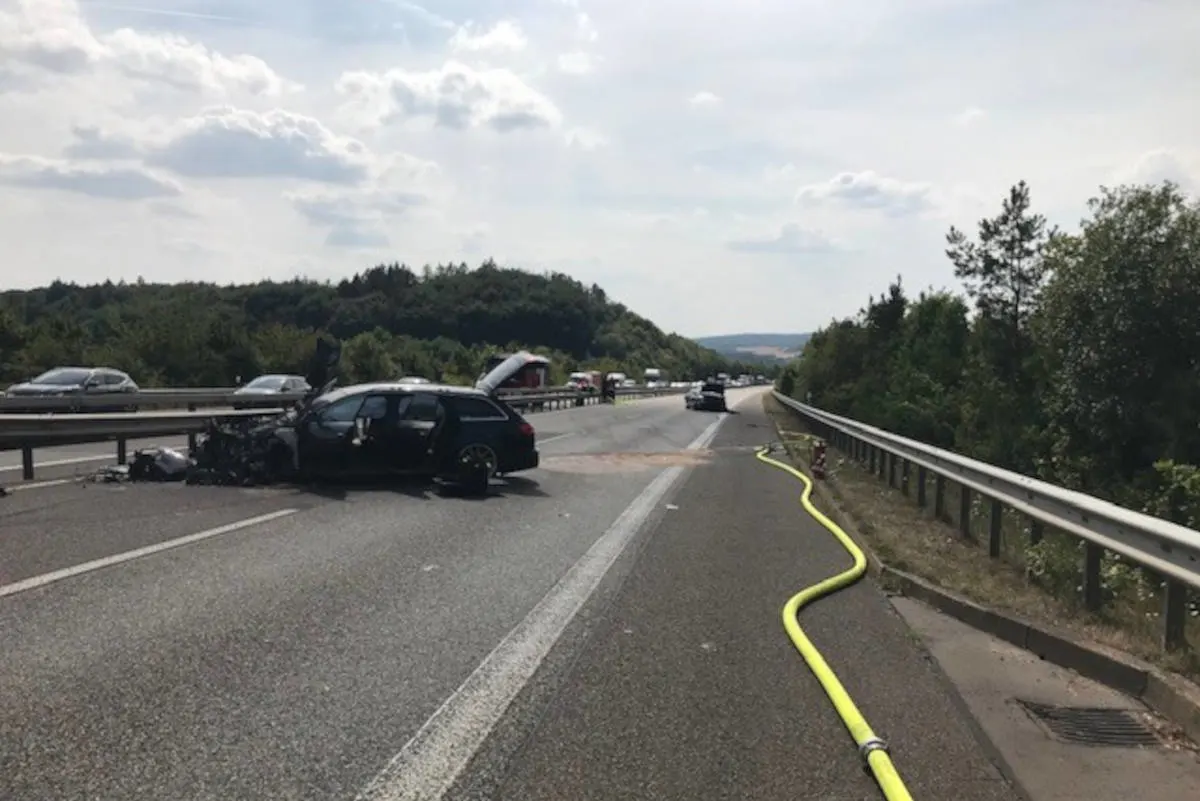 A64 Langsur-Mesenich – Schwerer Verkehrsunfall fordert 5 teils schwer verletzte Personen